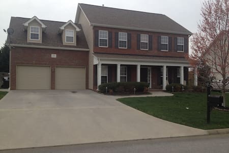 Knoxville private room in our home.