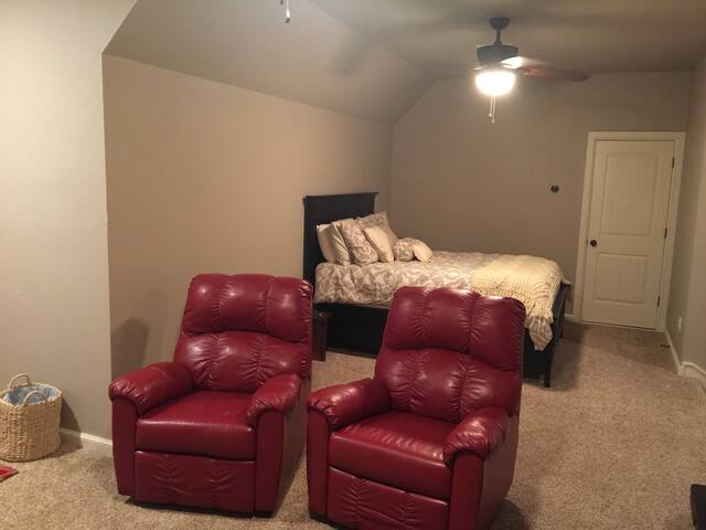 Bonus Room with Private Bath in Oklahoma