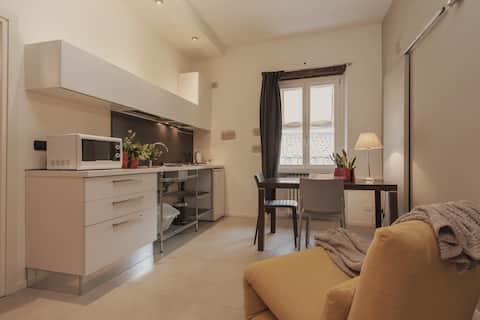 Successful Airbnb property: CityCenter Il Vicolo Aparthotel Verona 1BedRoom 2nd floor in Verona