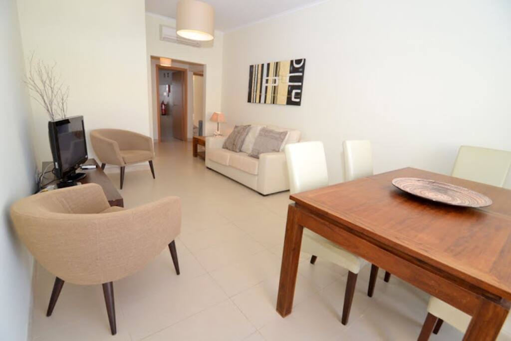 Spacious and modern lounge/dining