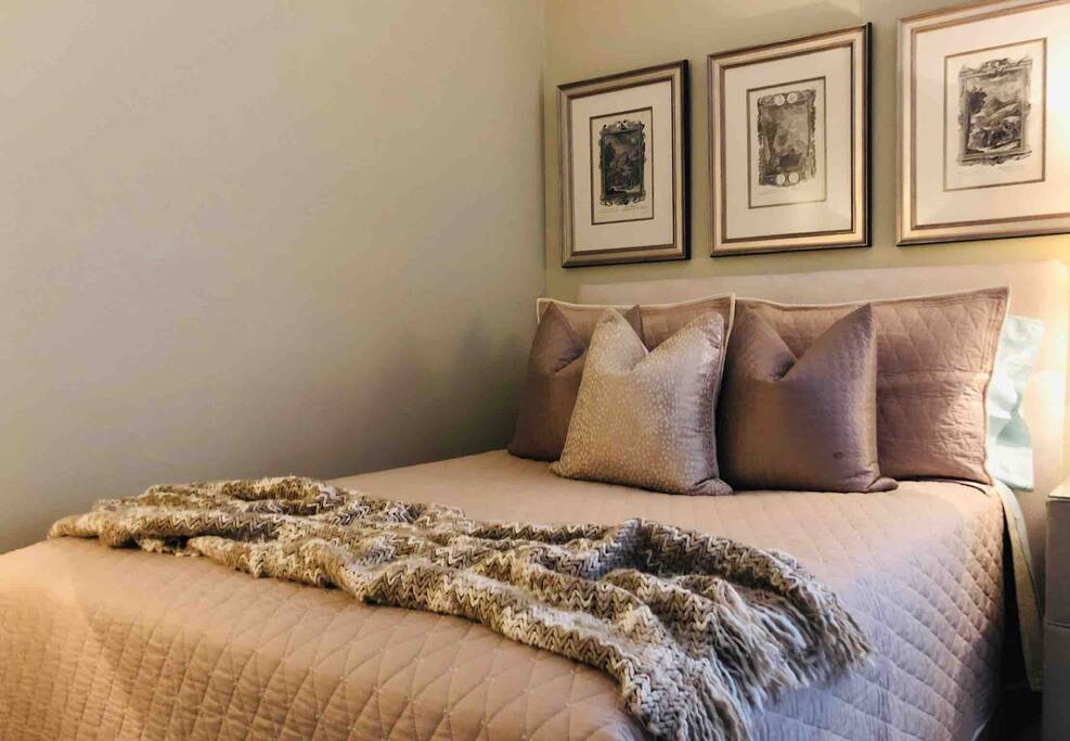 Double bed in bedroom#2