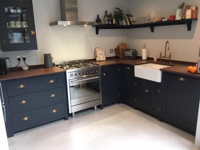 Lovely Family Home near Camden gallery image 2