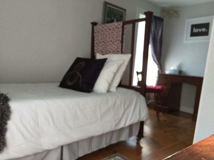 Single Room with Desk