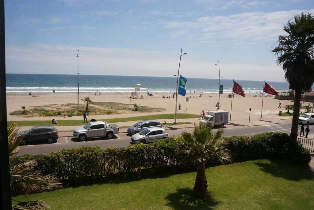 Av del Mar con 4 Esquinas, cercano a restaurantes, feria y comercio. A 2 minutos de la carretera Norte - Sur