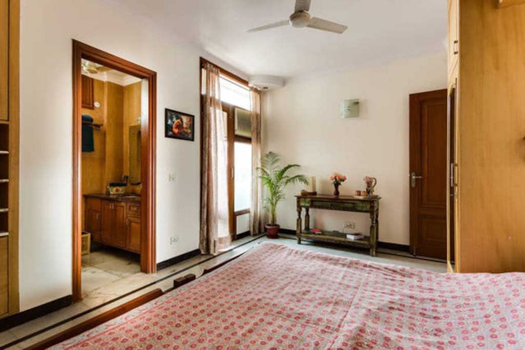 Private guest room - full view - full view - with balcony, airy, attached bathroom