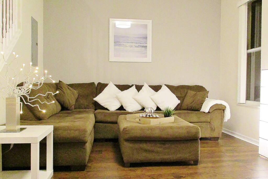 SECTIONAL COUCH