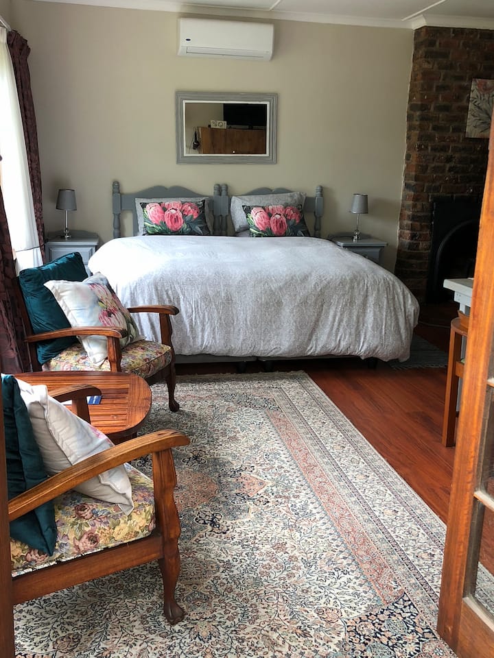 Own, entrance into erf , and also privare Entrance into unit. Very safe neighborhood.