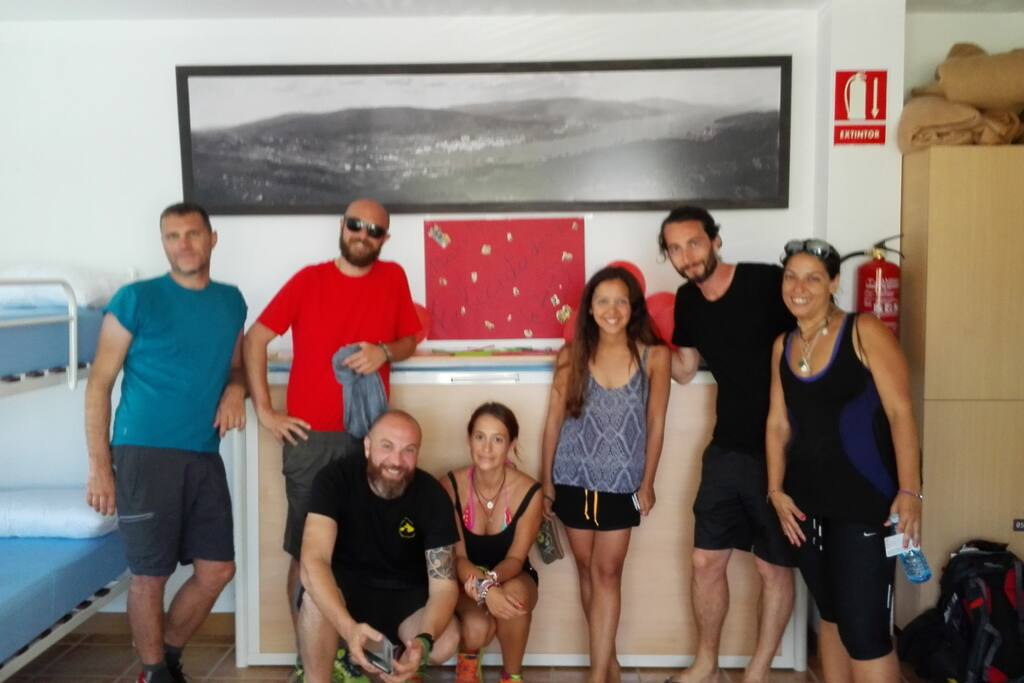 O reservar la habitación para 7 de tus amigos y compartir con ellos un día especial