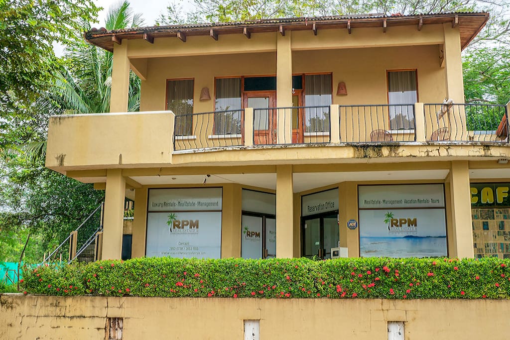 La Placita Complex