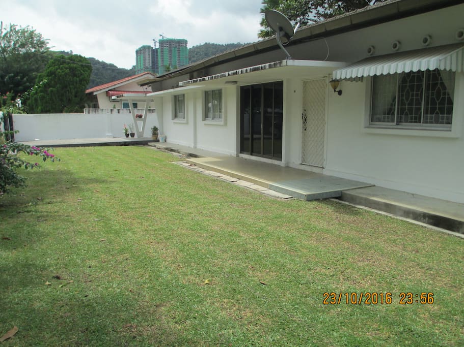 Large front lawn for kids to play.