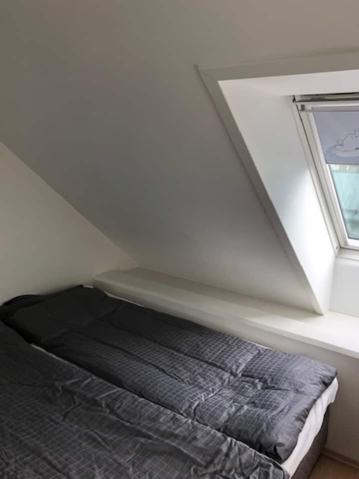 Dhoma e gjumit kati i dytë