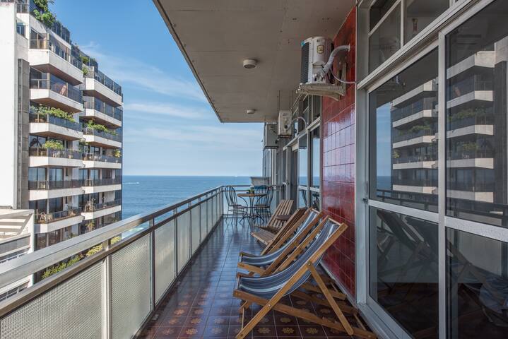 Conforto quadra da praia de Copacabana vista mar! gallery image 4