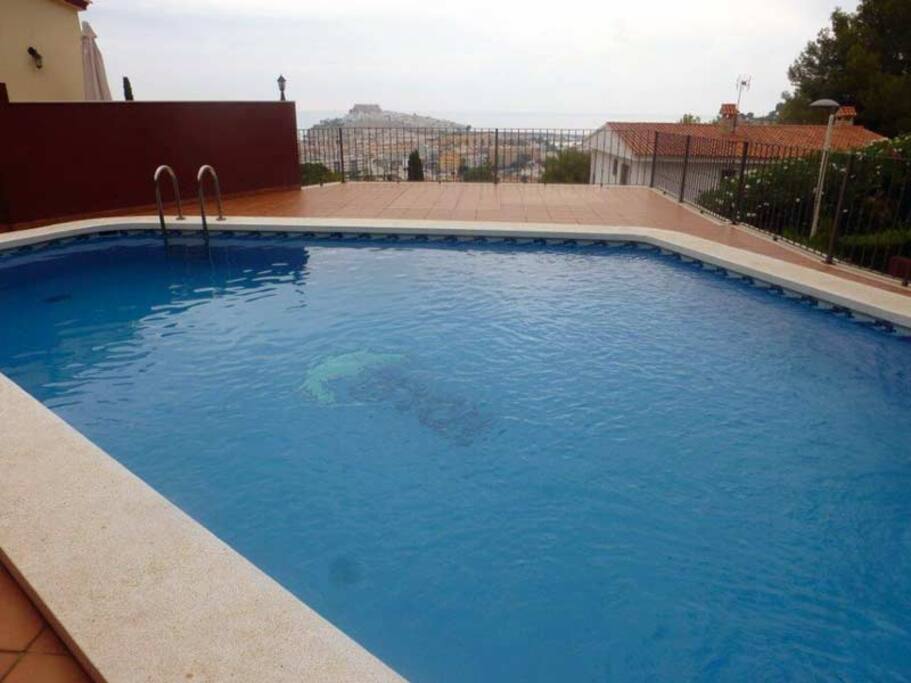 Voilà la piscine communautaire à 5 min de la maison !