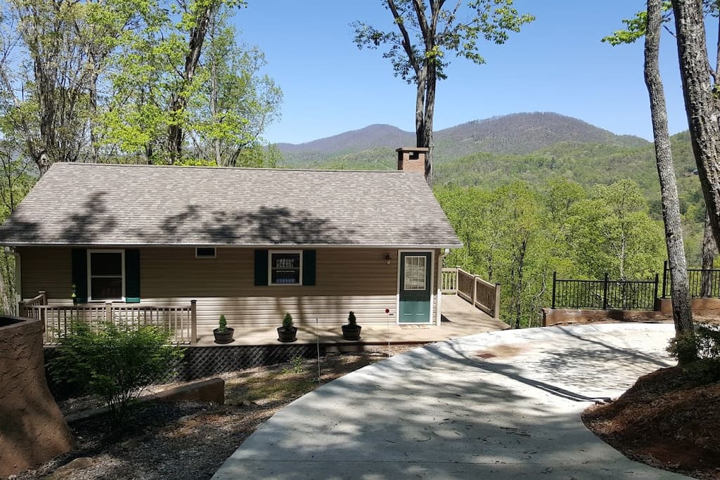 Home with beautiful mountain views Houses for Rent in Franklin, North Carolina, United States
