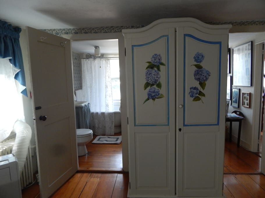 Private en suite including tub with shower