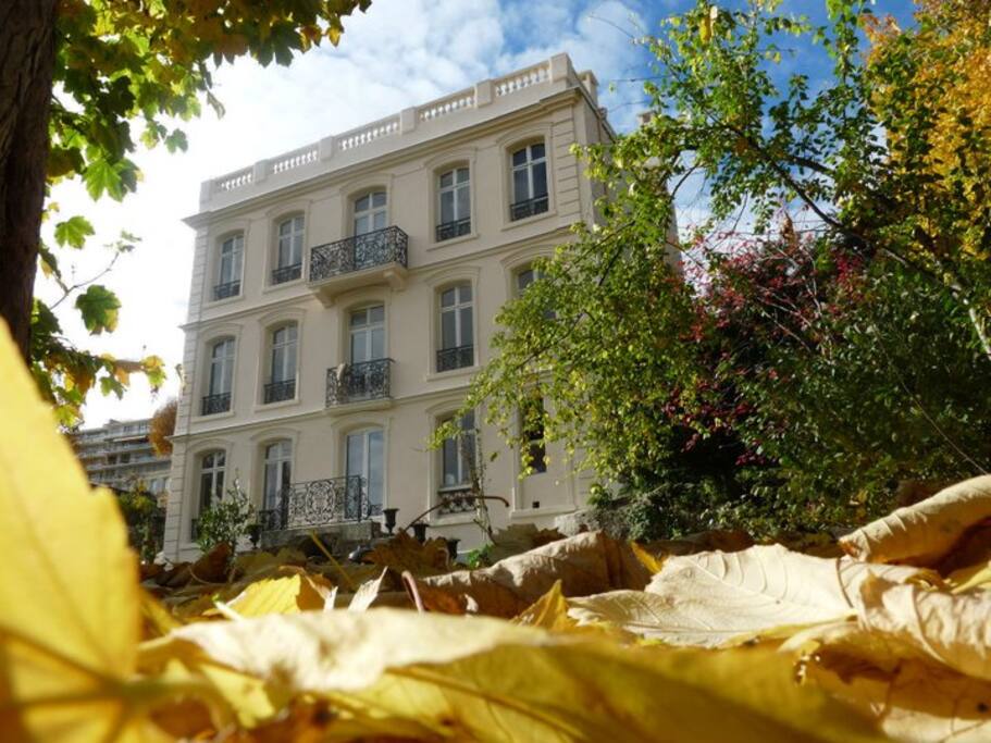 Votre chambre se situe à l'étage central, coté jardin, calme et luminosité garantis !