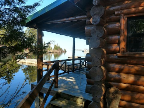 Absolute Serenity, cozy log cabin on the water
