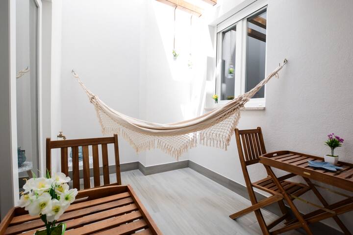 LUXURY Golden River Apartment – River City Center gallery image 5