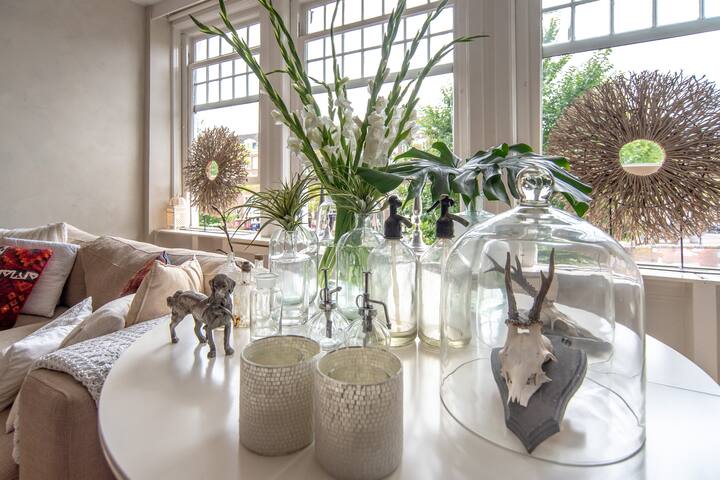 Beautiful historic apartment with canal view gallery image 5