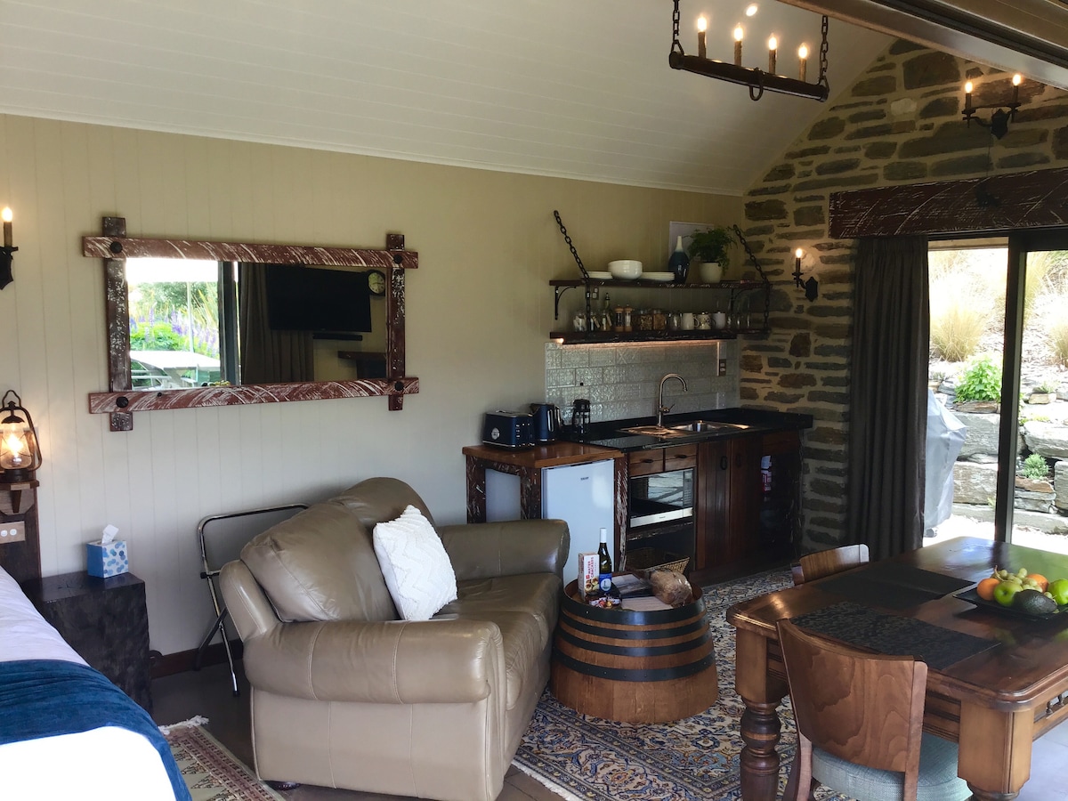 Successful Airbnb property: HawkRidge Chalet - Honeymooners Chalet in Queenstown Lakes District