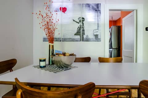 Stylish Retreat @ Duke, Campus Bus & EV Charger