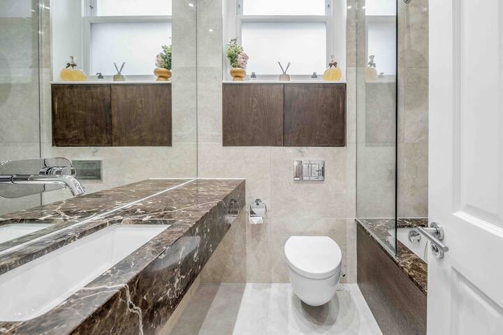 The Mayfair King gallery image 5