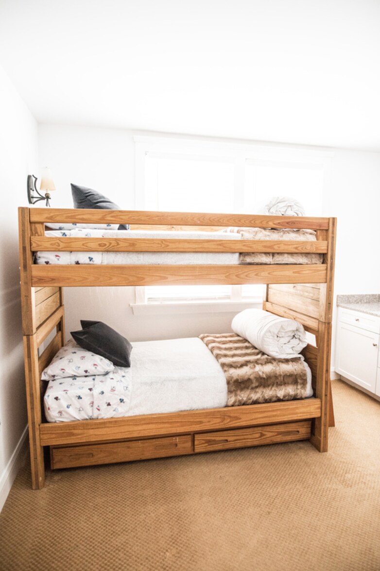 Მესამე საძინებელი, 3 ორადგილიანი ორსართულიანი ოთახი სველი ბარით