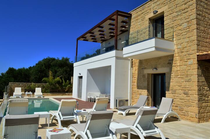 BBQ+Outdoor Kitchen*Taverna at 1km* Sea View*Wifi gallery image 2