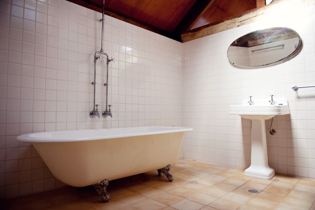 Claw foot bath and shower