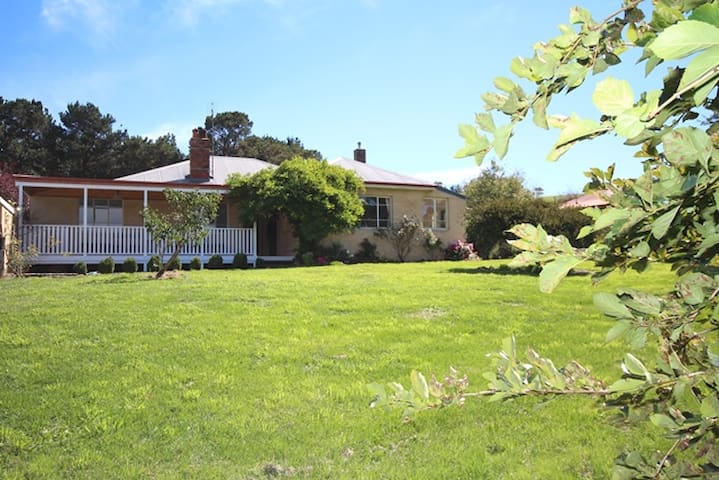 Oberon TITANIA farm house