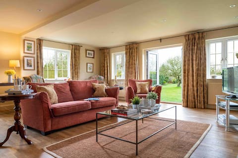 Top Airbnb: Moore Cottage Air con parking Bourton-on-the-Water in Bourton On The Water