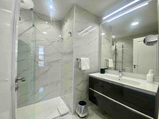 ´Urban Elegance´- Central / Wi-Fi/ Terrace / 7PP gallery image 3