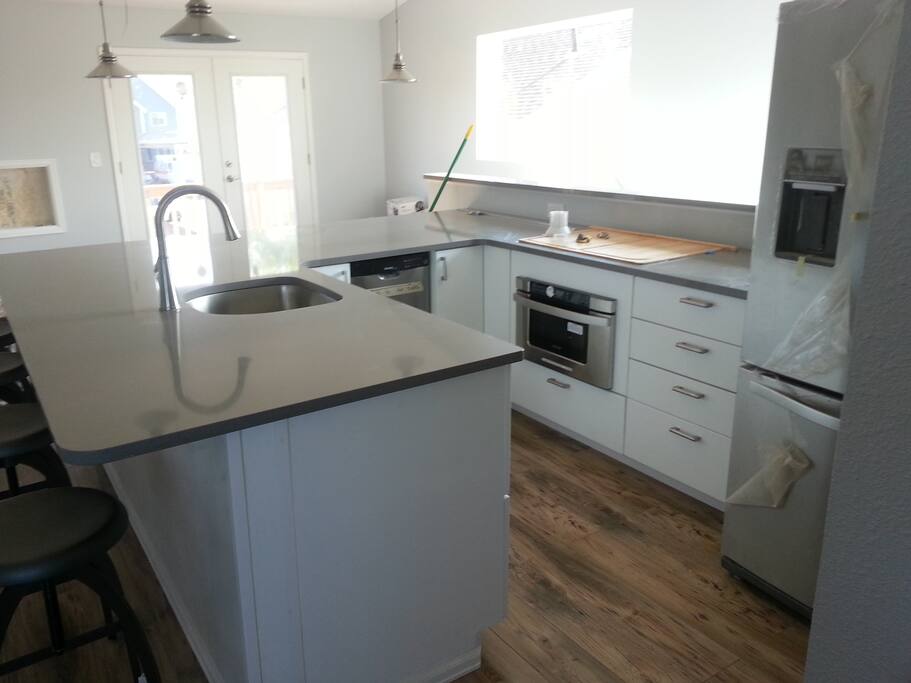 Executive Size Kitchen - Full Size Fridge