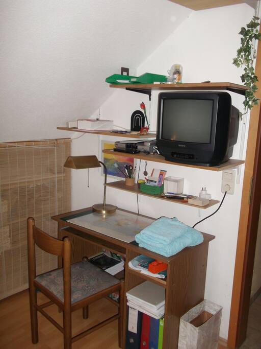 Arbeitsplatz und TV