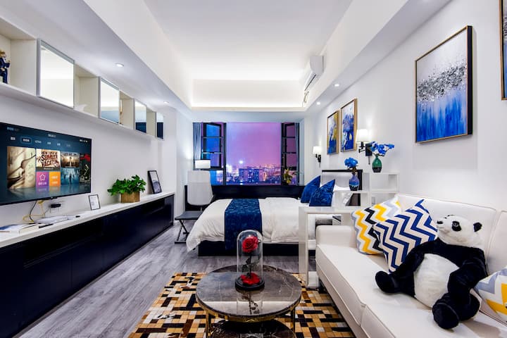 消毒安心住•北欧轻奢大床房·网红观景露台•近春熙路太古里IFS•宽窄巷子•熊猫基地·可停车·可开发票