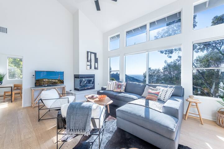 Private Hollywood Hills Retreat with Views gallery image 4