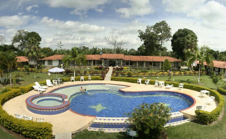 Hotel a 5 minutos del parque del café  para 2 pers
