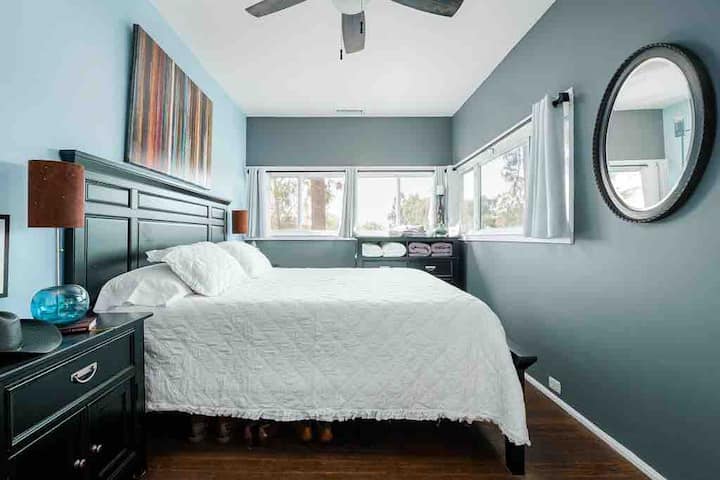 Just the right amount of Sunrise light to begin your new day. Plenty to enjoy in this space.