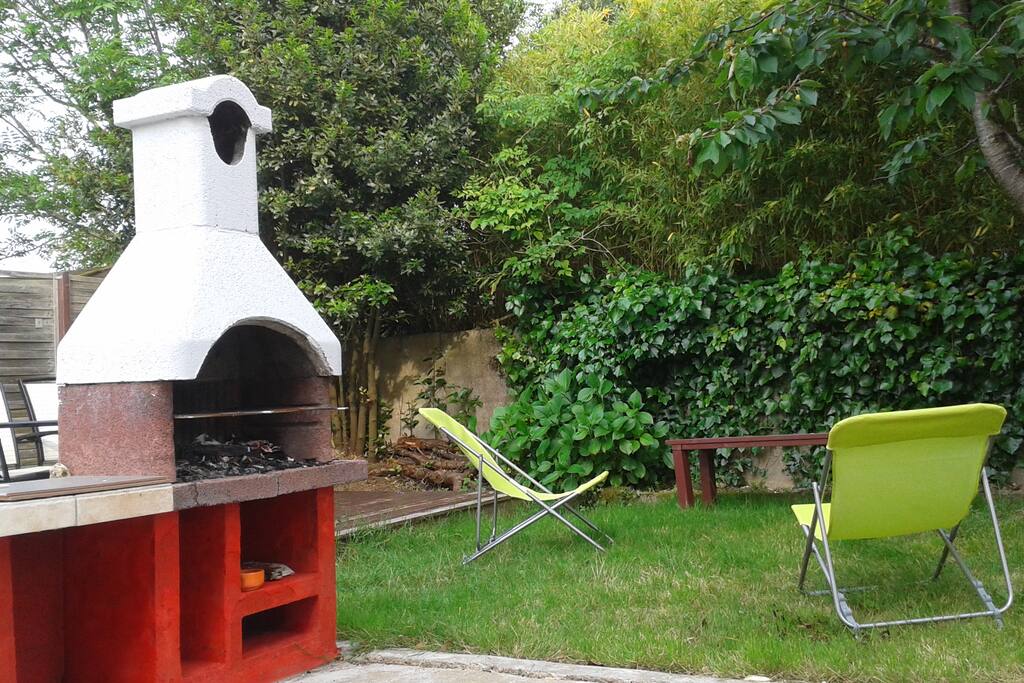 Jardin et barbecue privatif