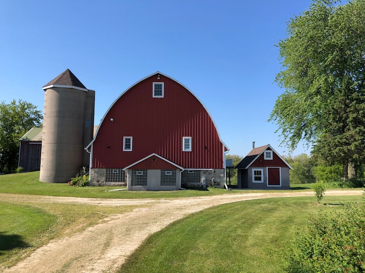 Big Red Barn with a basketball court Barns for Rent in Cedarburg