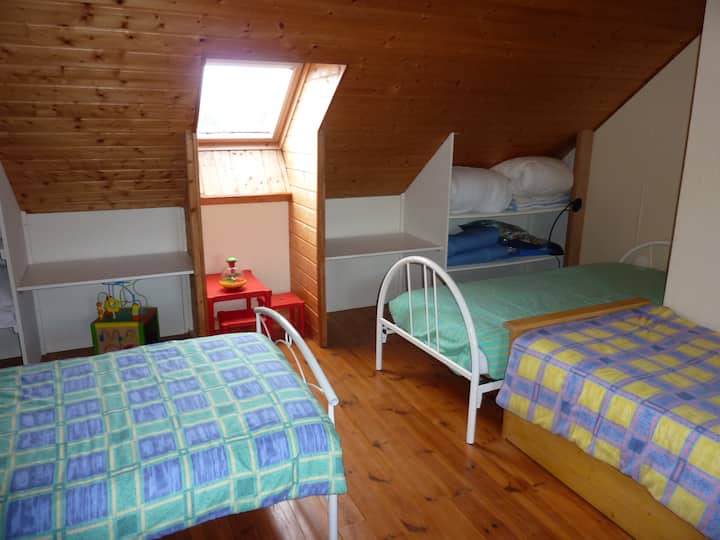 Dhomë fjetjeje (6 krevate 90 cm) (niveli i 3-të)