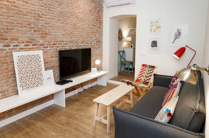 Stylish Modern Apartment In The Heart Of Madrid - Madryt