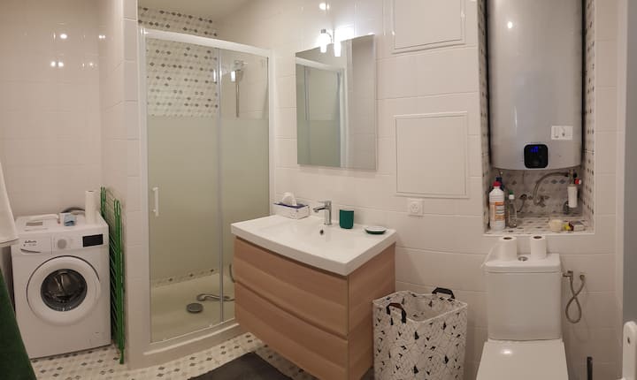 Studio Modern & Comfort Pontoise 200m from the train station