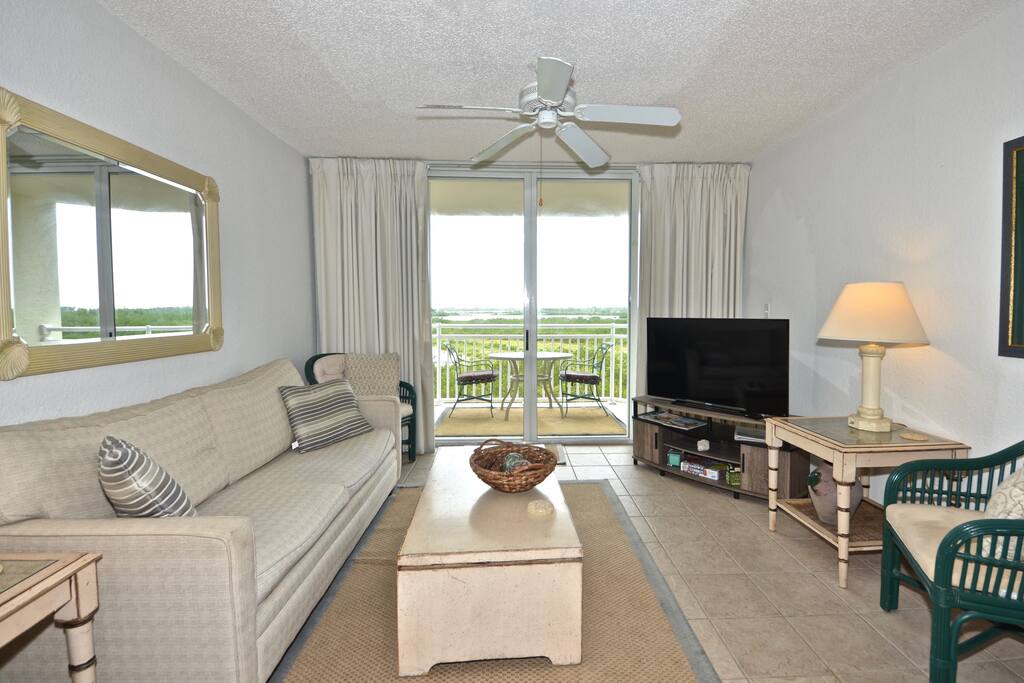 Spacious living room