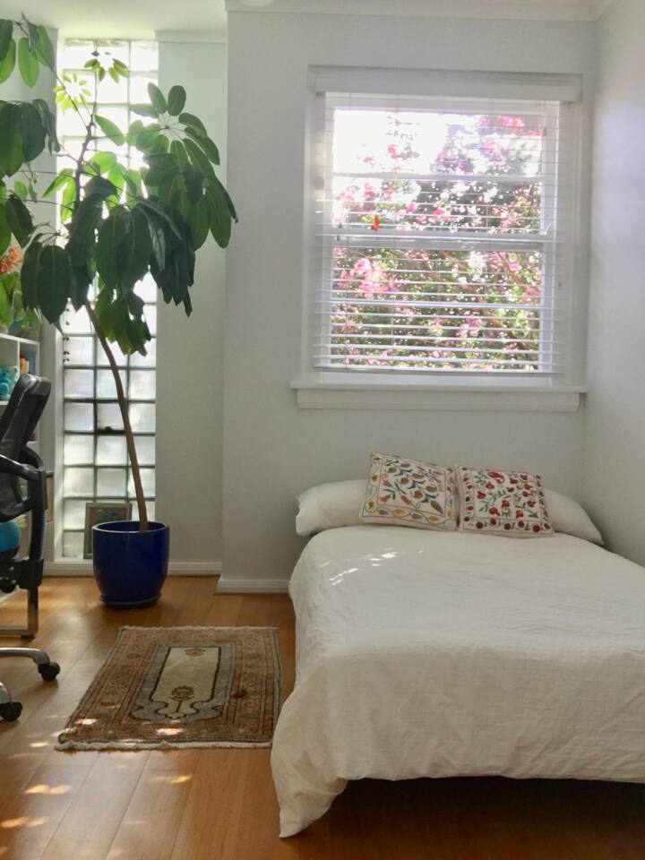 Oficina y segundo dormitorio - cama matrimonial