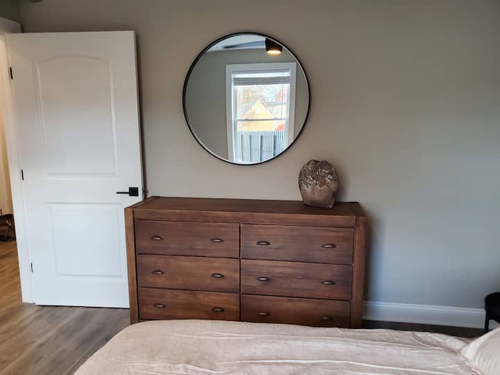 两间独立卧室，自然光线充足！