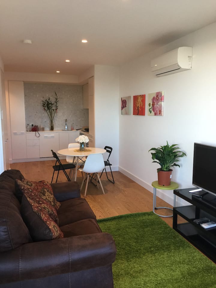 Box Hill Tower Apartment - Forest Hill