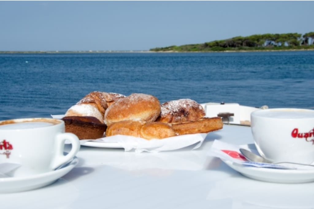 se si dovesse scegliere il soggiorno con colazione, si farà presso il bar al centro.