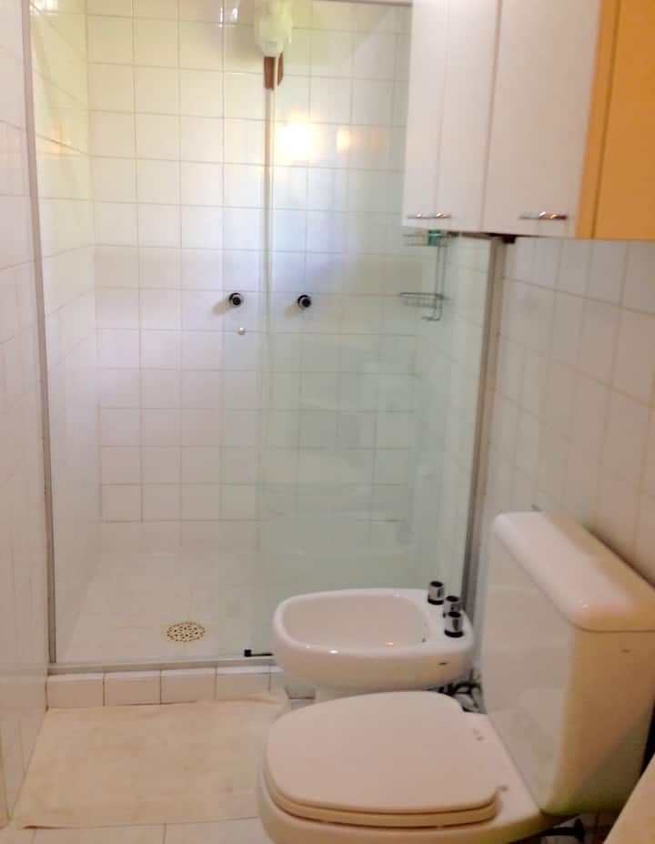 Cozy private bedroom, shares bath!