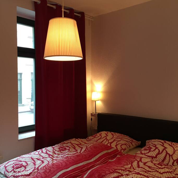 Schlafzimmer / Bedroom mit Boxspringbett